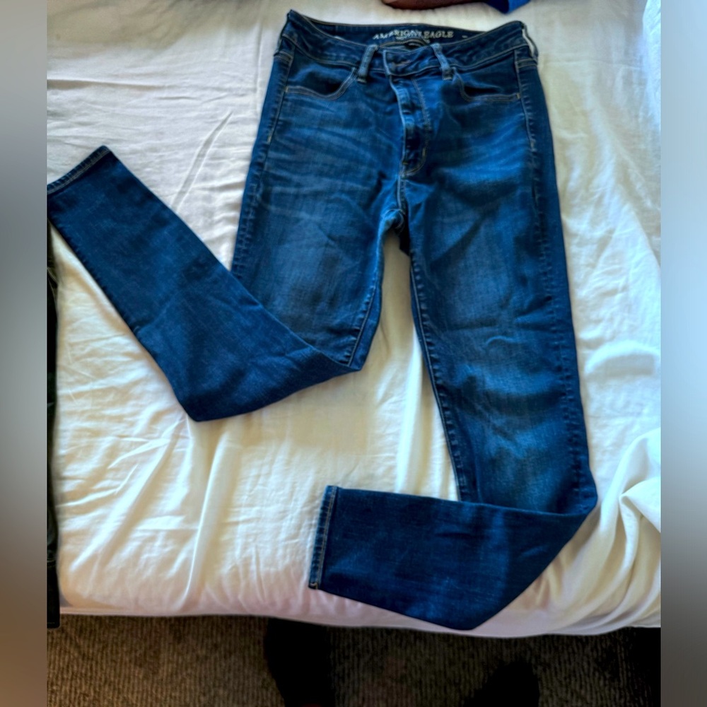 American Eagle jeans size 6. Super stretch